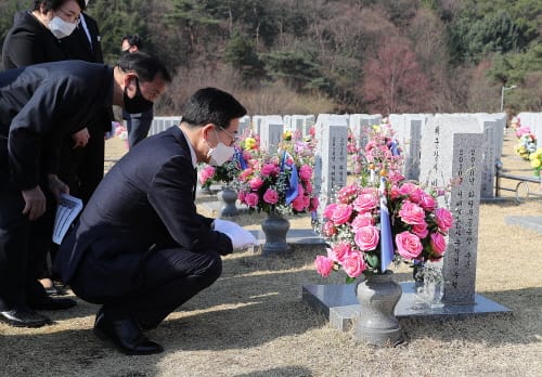 '천안함 10주기 46용사 묘역 참배'