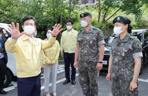 허태정 시장, 학생 검체 채취 및 방역현장 점검