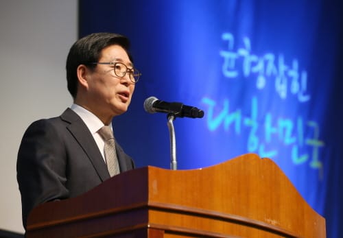 청와대 찾아 ‘충남 혁신도시 지정’ 등 요청