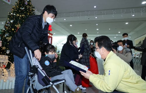대전시장의 성탄절 작은 선물, 장애어린이 상장 수여