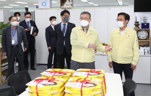 김명선 충남도의회 의장, 코로나19 대응부서 직원 격려