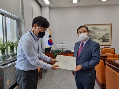 ‘국회법 개정안 법사위 상정 촉구 서한 전달’