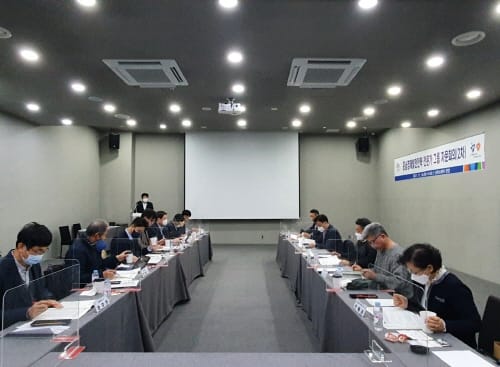 신규 경제발전전략 모색 ‘열띤 토론 펼쳐’