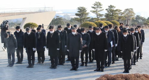 충남도의회 ‘충혼탑 참배’ 임인년 첫 일정