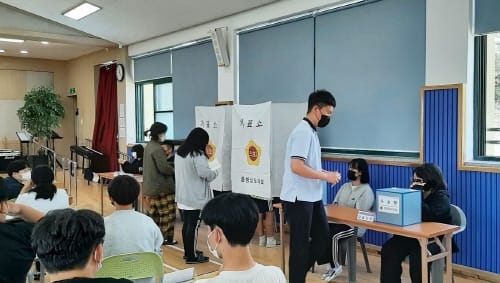 충남도의회, 예산 신암중 찾아 청소년 의회교실 개최