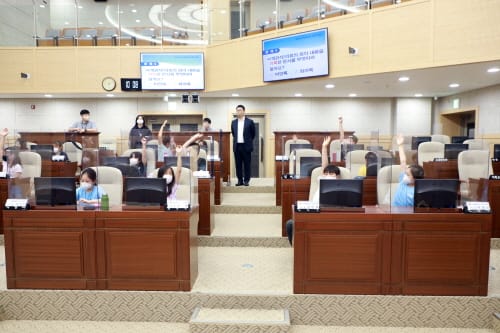 세종시의회 견학 온 미르초 학생들 ‘모의 의회 체험’