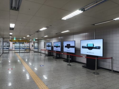 탄방역사에 들어선 디지털 화랑
