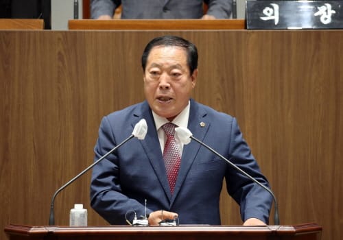 제12대 충남도의회 전반기 의장에 조길연 의원 선출
