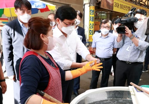 전통시장서 수산물 사고 상품권 환급받자!