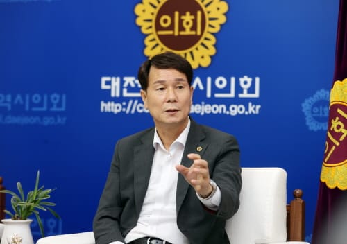 현대아울렛 화재 수습 지원 위해 긴급 귀국