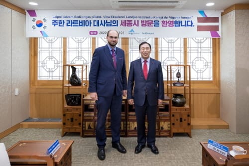 최민호 시장, 아리스 비칸츠 주한라트비아대사 접견