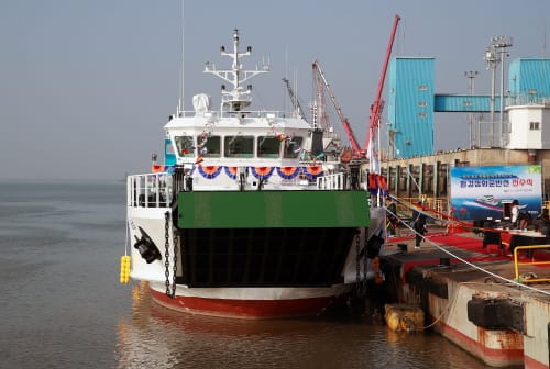 해양쓰레기 운반 ‘늘푸른충남호’ 진수