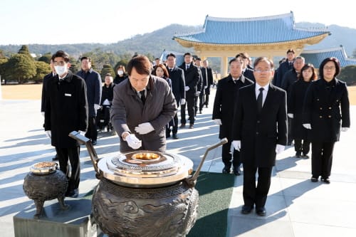 대전시의회, 국립대전현충원 참배로 새해 첫 의정 활동