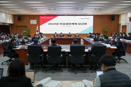 “맞벌이 부부 위한 돌봄서비스 마련 필요”
