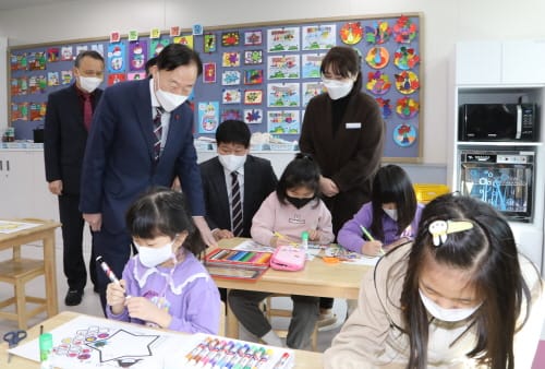 설동호 교육감, 대전호수초 초등돌봄 현장 방문