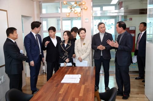 교육위, 인공지능과 유아·놀이중심 교육 현장점검