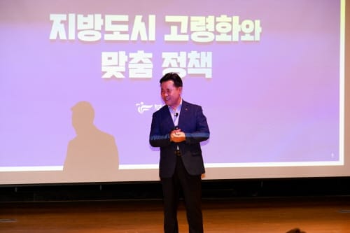 박정현 부여군수, 청양군 공직자들 만나 ‘고령화와 맞춤정책’ 특강