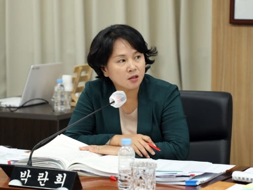 [2023행정사무감사] 세종시의회 박란희 의원, “시내버스 무료화, 무리한 사업 추진 염려”