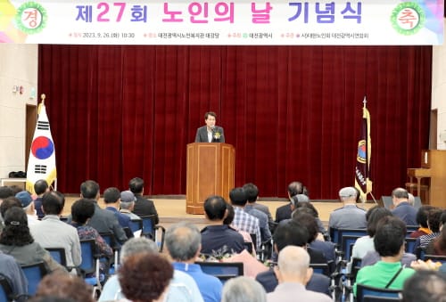 이상래 의장 “지역사회 발전을 위한 어르신들의 노고에 감사”