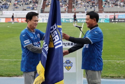 김태흠 지사, 아산축구단 신임대표 취임 축하
