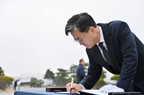 새해 맞아 충혼탑 참배