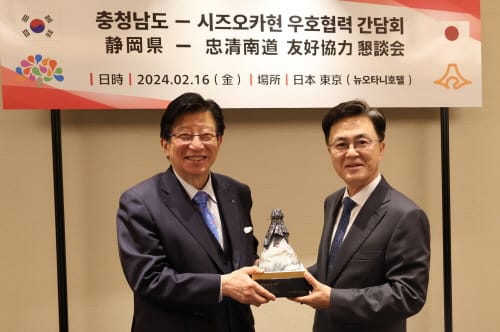 日사무소 개소 축하 위해 달려온 ‘우정’