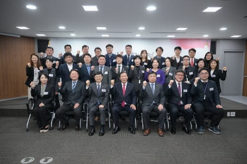 사무관 임용자 17명, 가족 축하 속 힘찬 각오 다져
