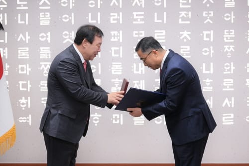 6·25 참전유공자에게 금성화랑 무공훈장 전수
