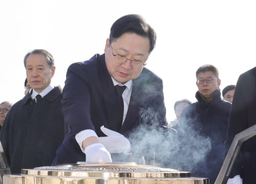 이장우 대전시장, 제105주년 3.1절 맞아 국립대전현충원 참배