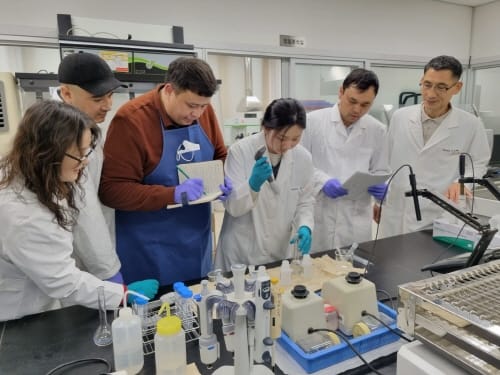 부여군, 지자체 최초 외국인 농업연수생 토양분석 전문 연수