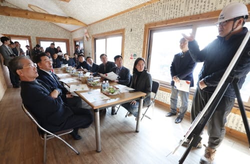 충남도의회 기경위, 연무안심시장 공설장옥 신축현장 방문