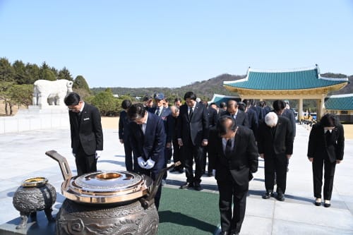 김태흠 지사, 제2연평해전-천안함 용사 참배