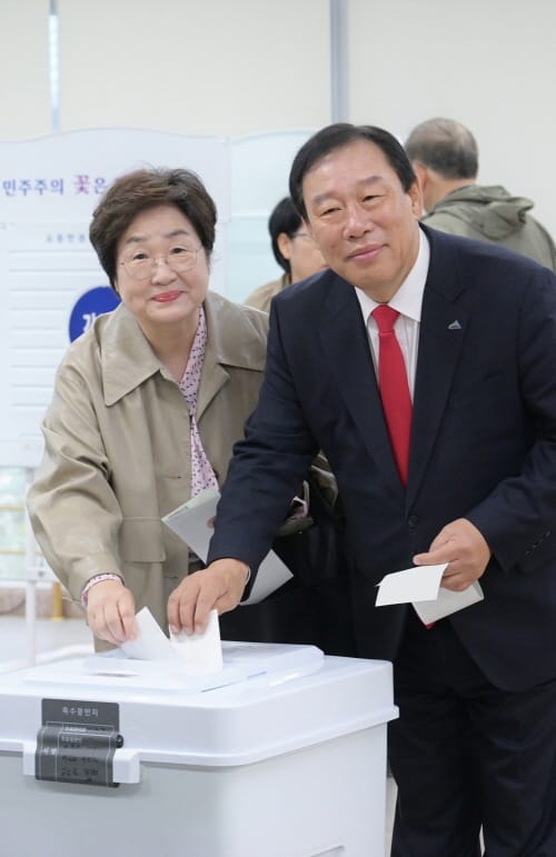 최민호 시장, 제22대 국회의원 선거 사전투표