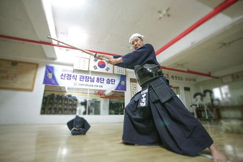 천안시검도회 신경식 회장, 1% 이하의 합격률 뚫고 8단 승단