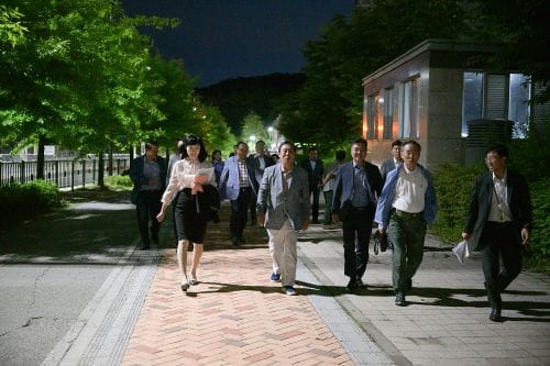 최민호 시장, 도심 속 정원에서 시민과 1박 2일