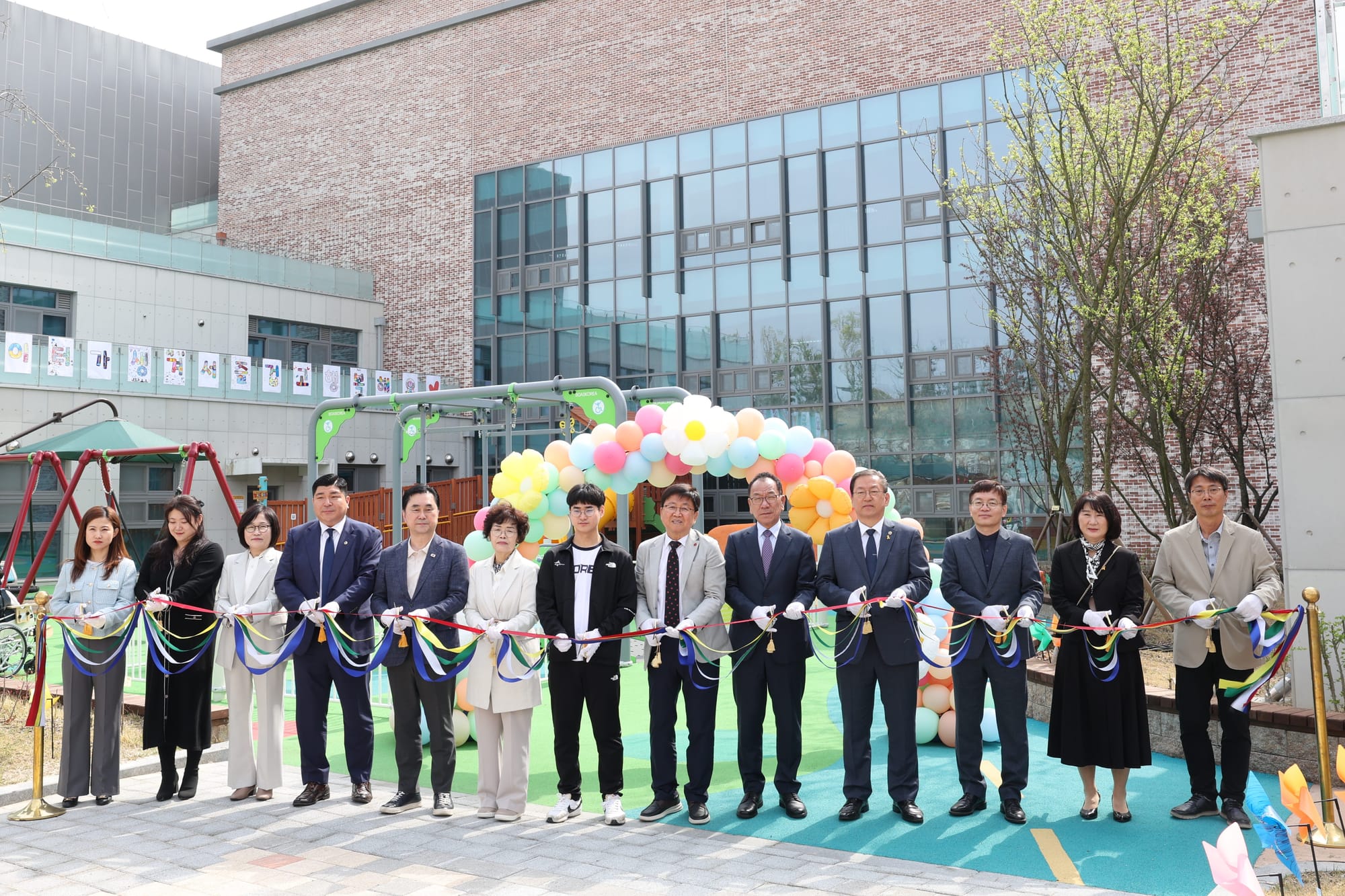 세종이음학교, 모두가 함께 누리는 무장애놀이터 준공