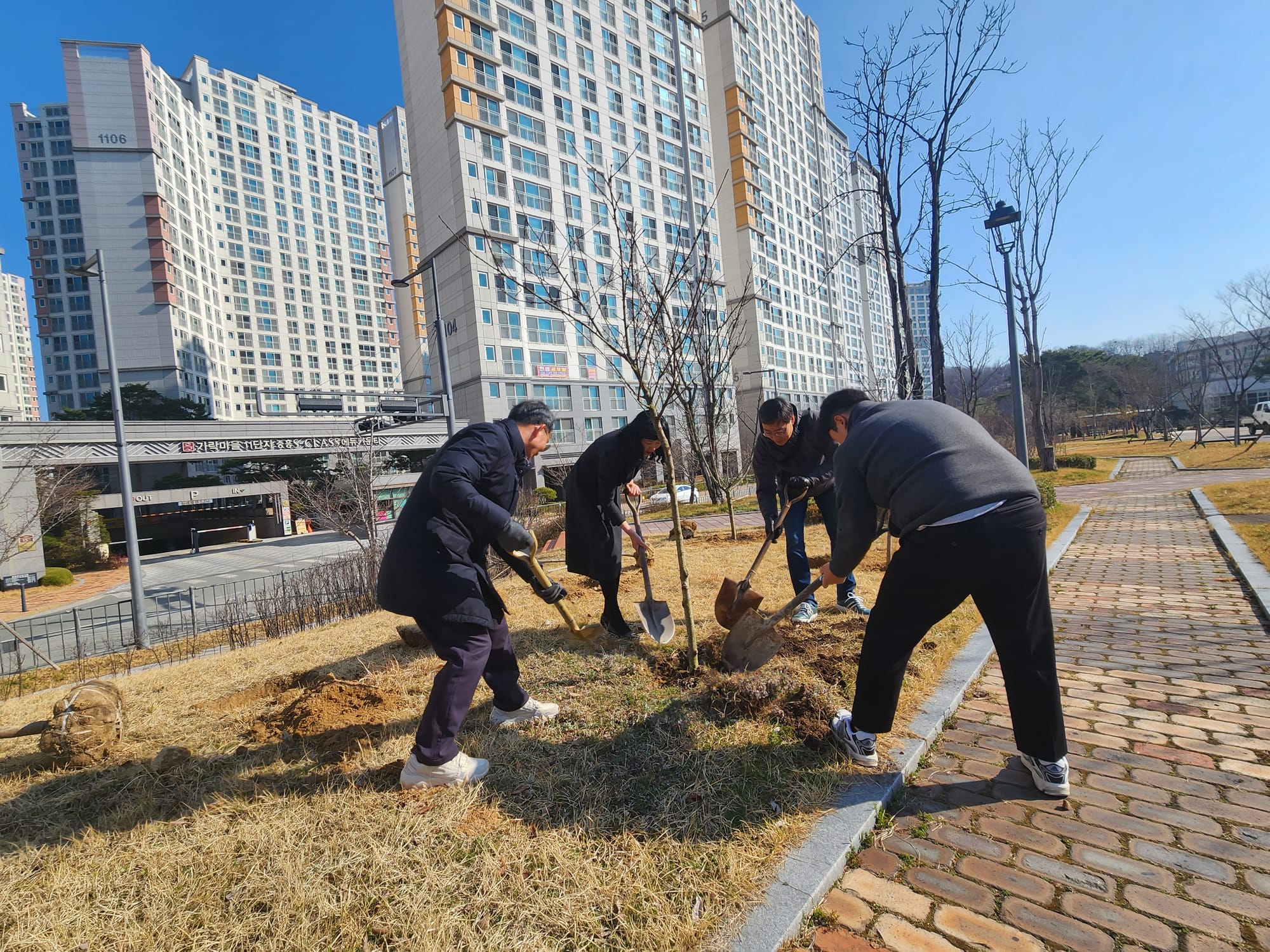 더 풍성해진 고운동 실개천 꽃복숭아길 즐겨요