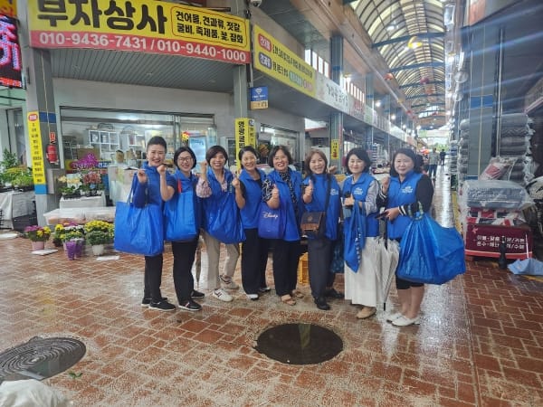 더불어민주당 세종시당 여성위원회, ‘파란장바구니 캠페인’통해 지역경제·탄소중립·세대공감 실천