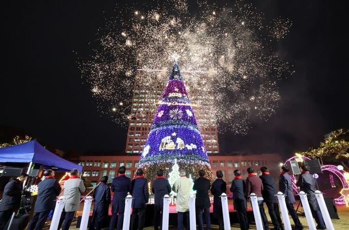 대전시, 시청 남문광장에 사랑의 성탄트리 불 밝힌다