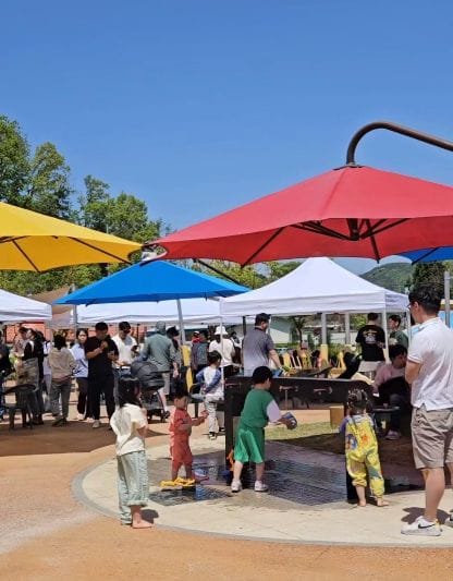 ‘강연장’ 대신 ‘놀이터’로 찾아가는 야외 공개 강연 성료