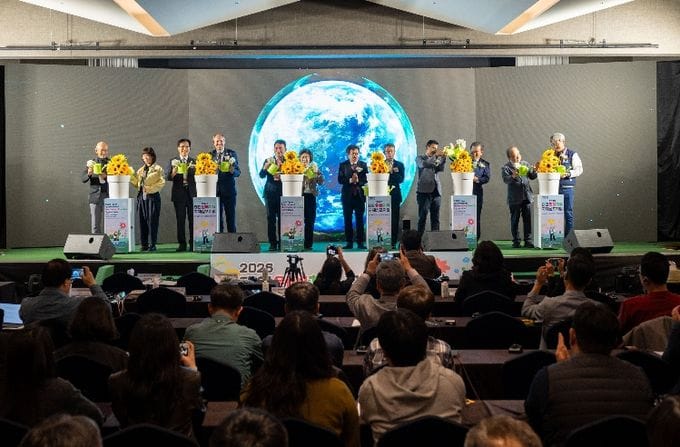 꽃이 건넨 치유의 메시지… 태안국제심포지엄, 미래를 피워내다