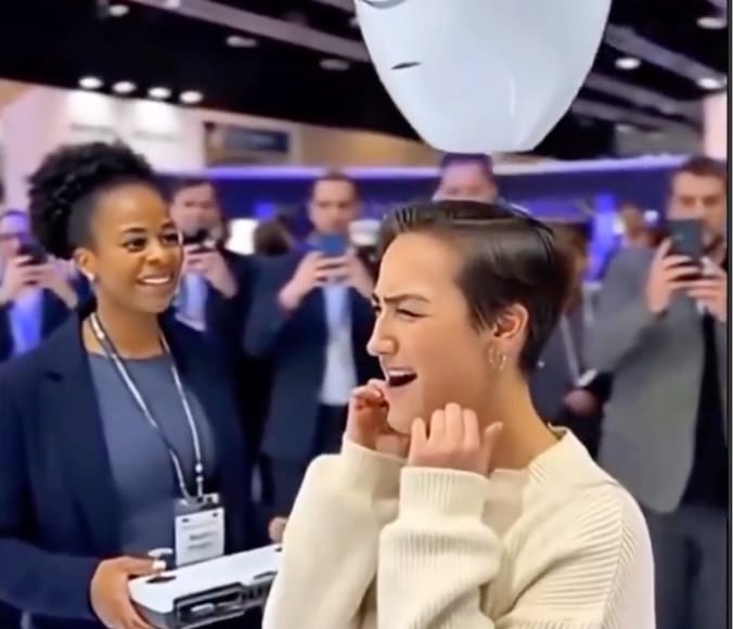 헤어스타일 1초 만에 변신? AI 영상 속 ‘미래 헬멧’ 화제