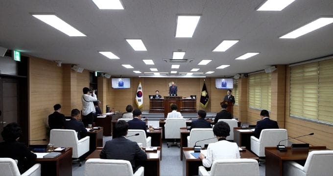 부여군의회, 제10대 첫 회기 제302회 임시회 개회...“마주보는 소통, 함께 걷는 의회”다짐
