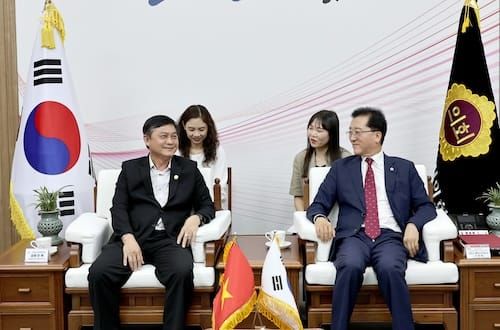 대전시의회 조원휘 의장, 베트남 빈증성 인민의회 의장 접견 post image