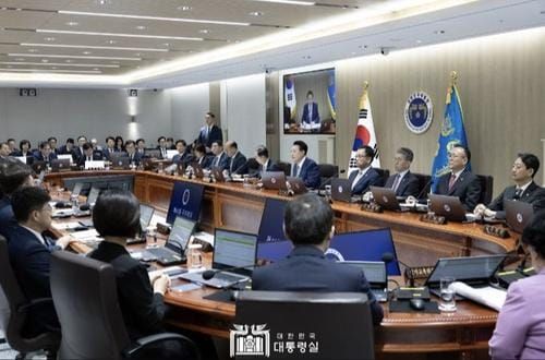 尹 대통령, 국무위원들에게 "정부 개혁에 사명감과 자신감 갖고 국감 임해 달라" post image