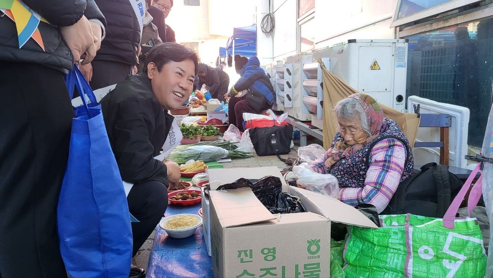 박정현 부여군수, 설맞이 전통시장 방문 post image