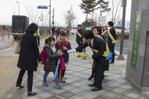 세종시교육청, 신설학교 17개교 첫등교 학생 맞이 post image