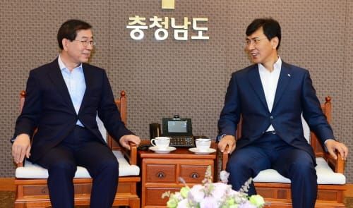 안희정 지사, 도청서 박원순 시장 만나 post image