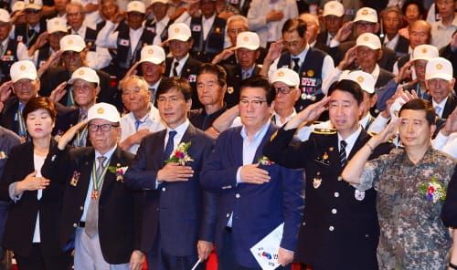 “국민 단결·국방개혁으로 평화 지켜내자” post image