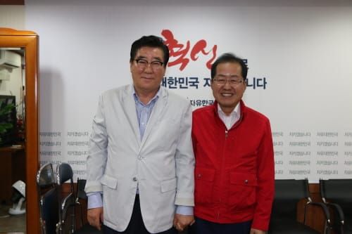 윤석우 회장, 홍준표 자유한국당 대표 만나 지방의회 현안 건의 post image